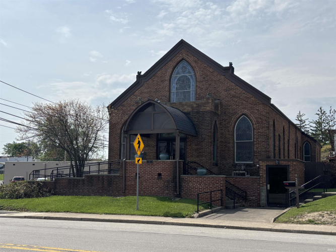 Listing Image 4