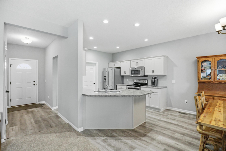 Listing Image 6