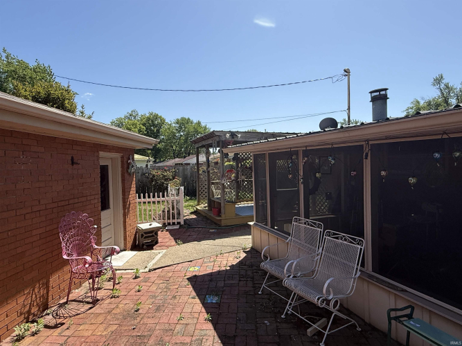 Listing Image 12