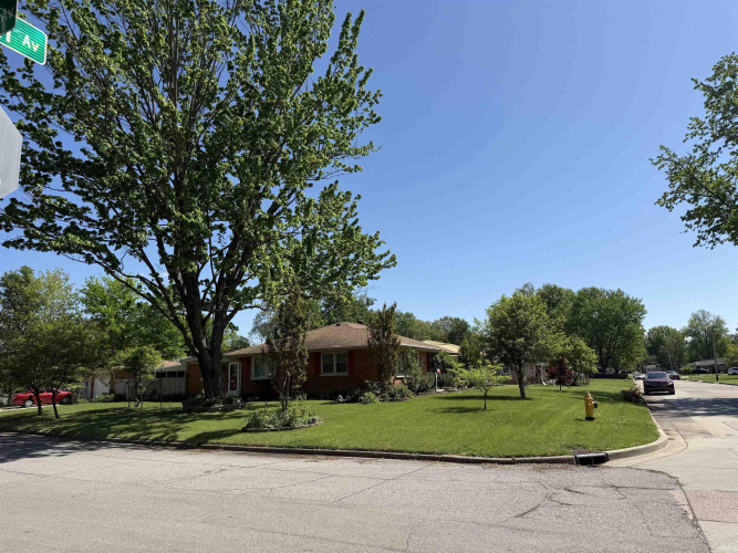 Listing Image 4