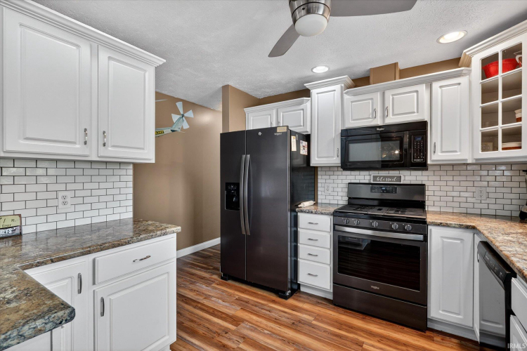 Listing Image 12