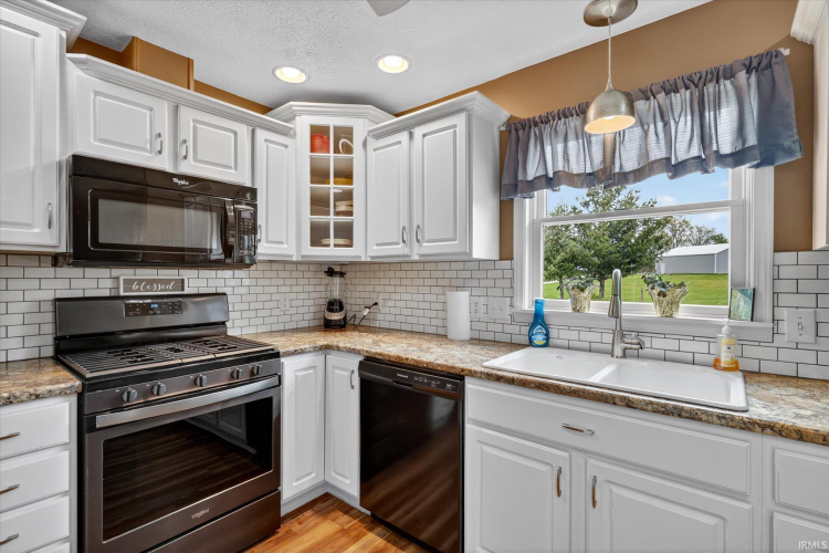 Listing Image 13