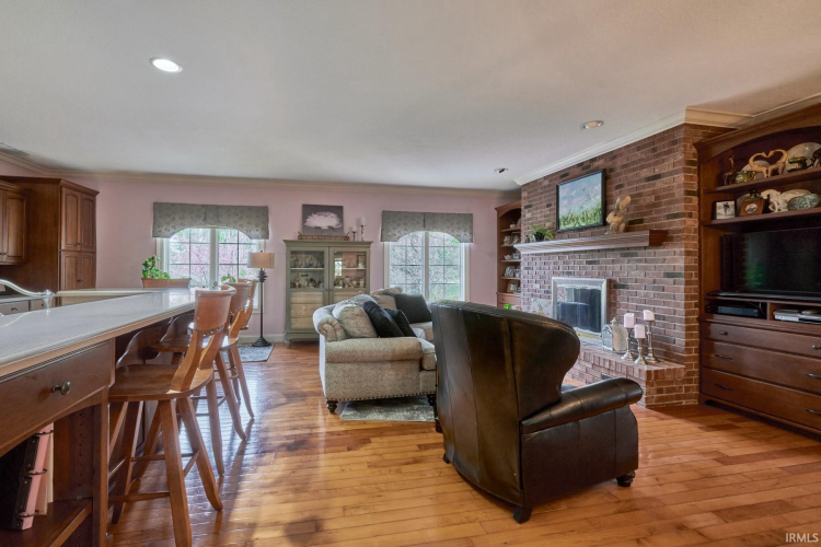 Listing Image 7