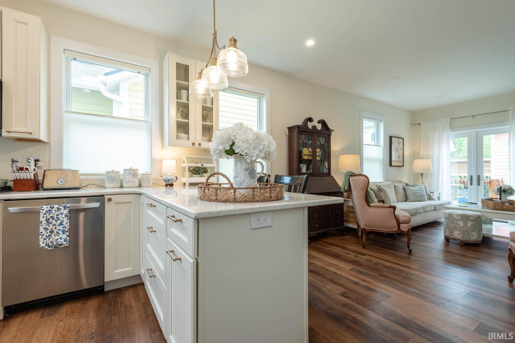 Listing Image 10