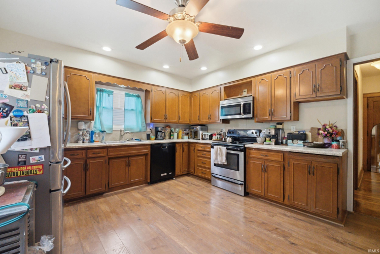 Listing Image 6