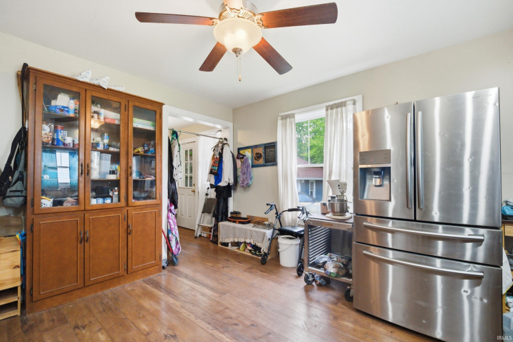 Listing Image 7