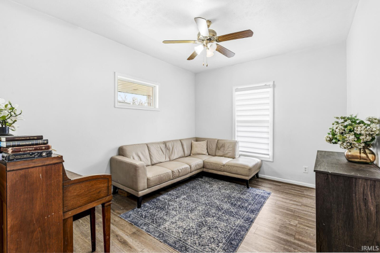 Listing Image 14
