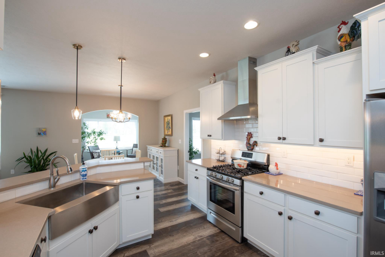 Listing Image 11