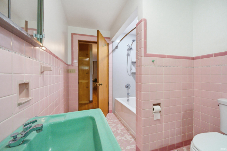 Listing Image 17