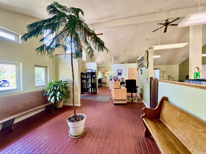 Listing Image 11
