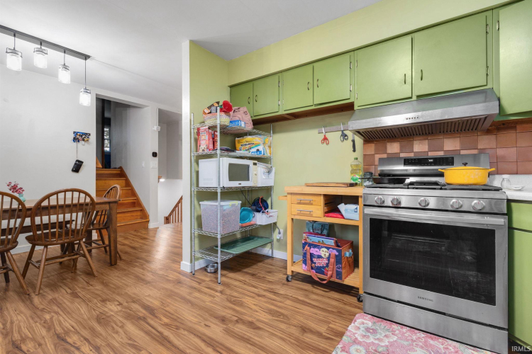 Listing Image 12