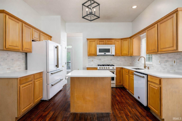 Listing Image 12