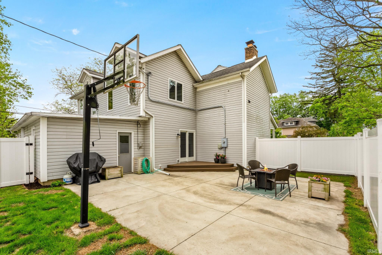 Listing Image 6