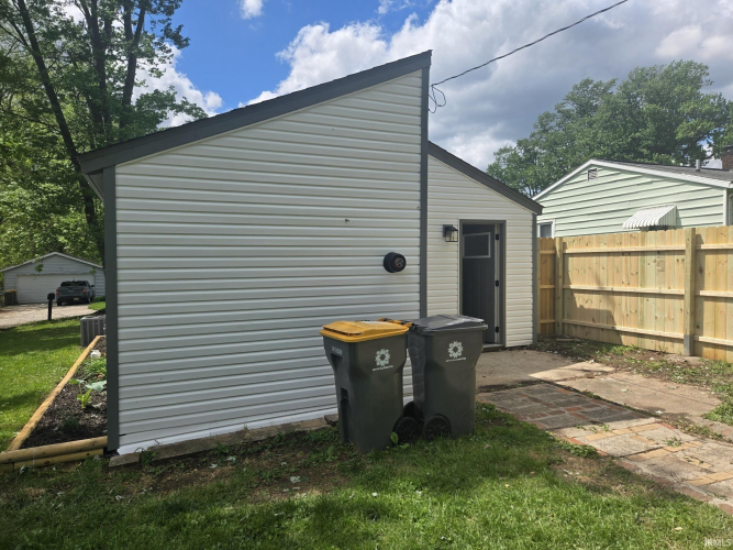 Listing Image 3