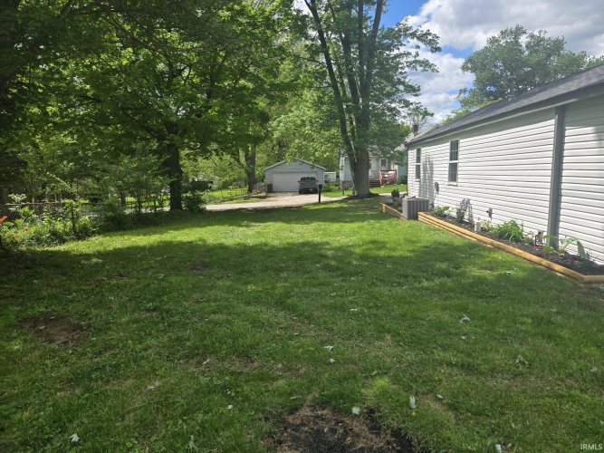 Listing Image 4