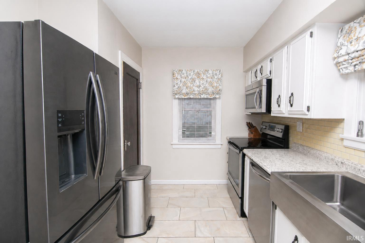 Listing Image 5