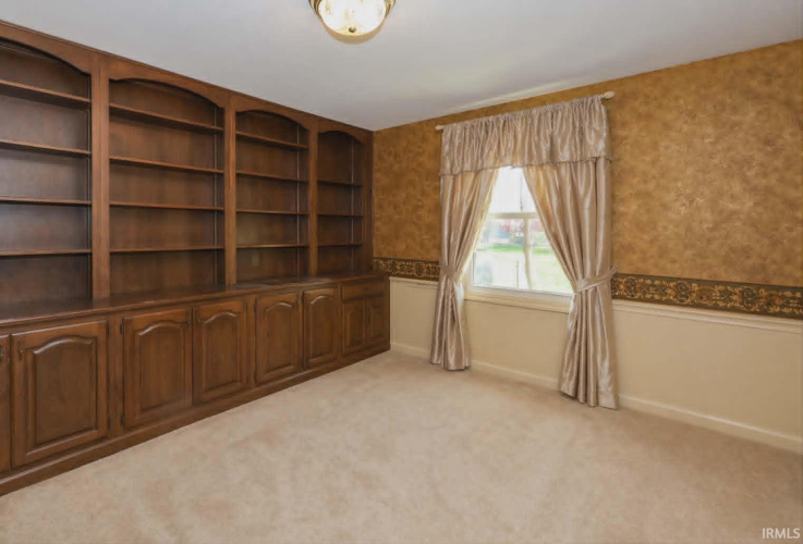 Listing Image 4
