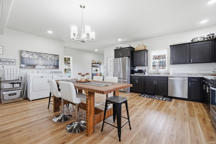 Listing Image 13
