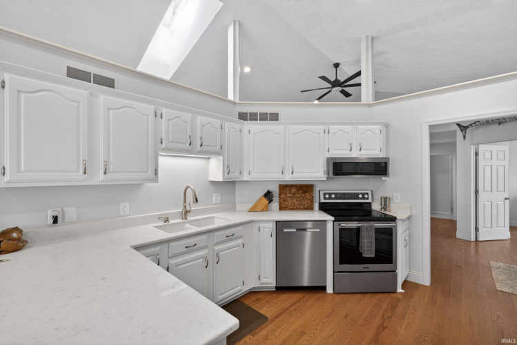 Listing Image 16