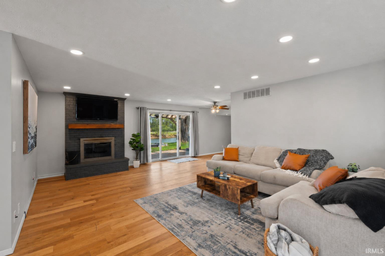 Listing Image 17