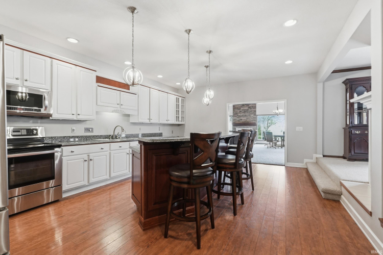 Listing Image 12