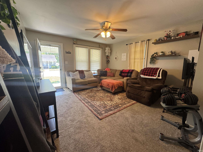 Listing Image 4