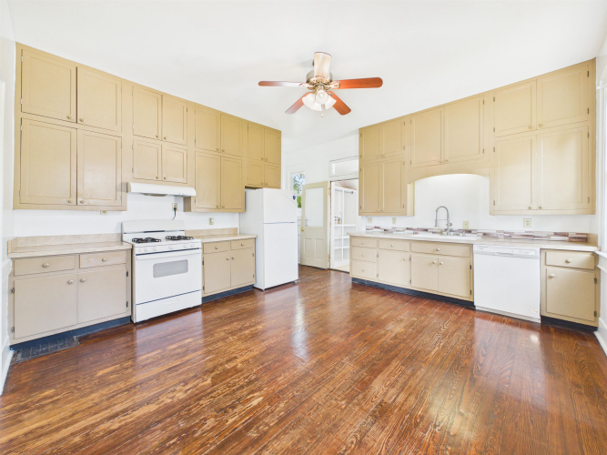 Listing Image 16