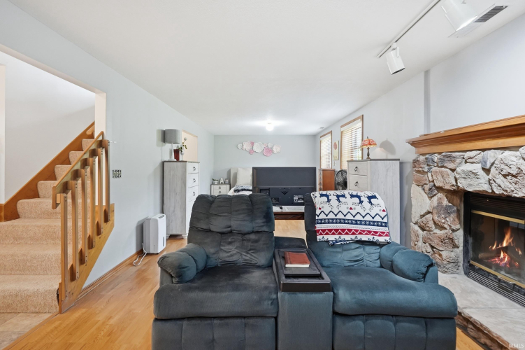 Listing Image 33