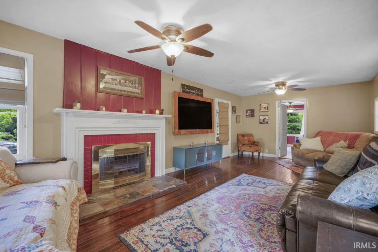 Listing Image 3