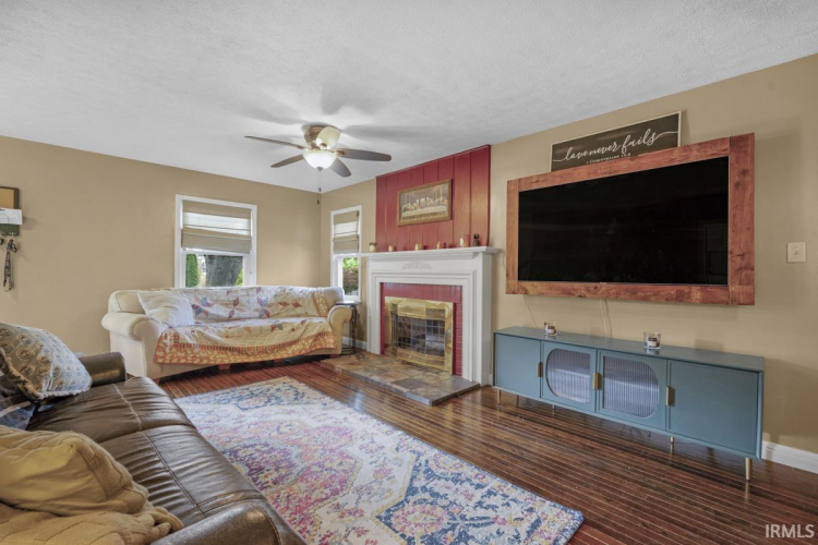 Listing Image 5