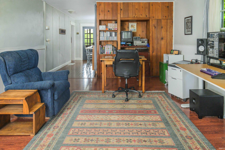 Listing Image 9