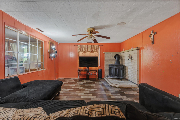 Listing Image 8