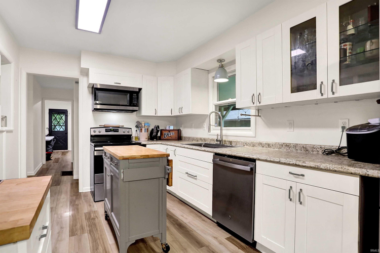 Listing Image 11