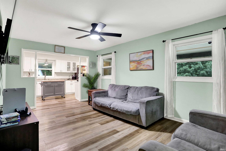 Listing Image 7