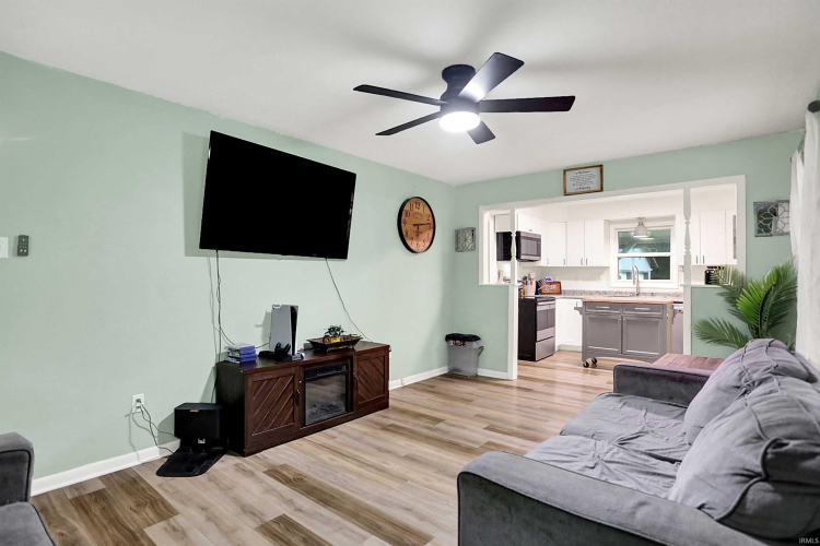 Listing Image 8