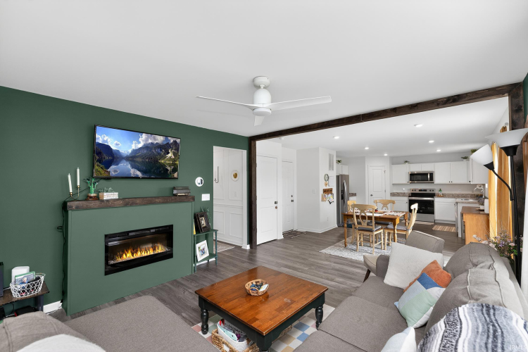 Listing Image 3