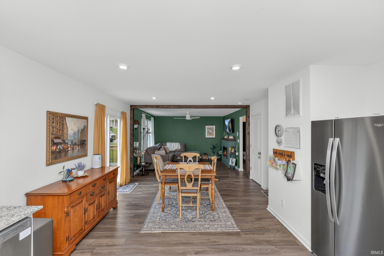 Listing Image 6