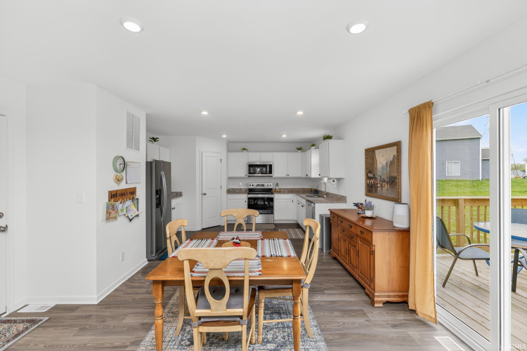 Listing Image 8