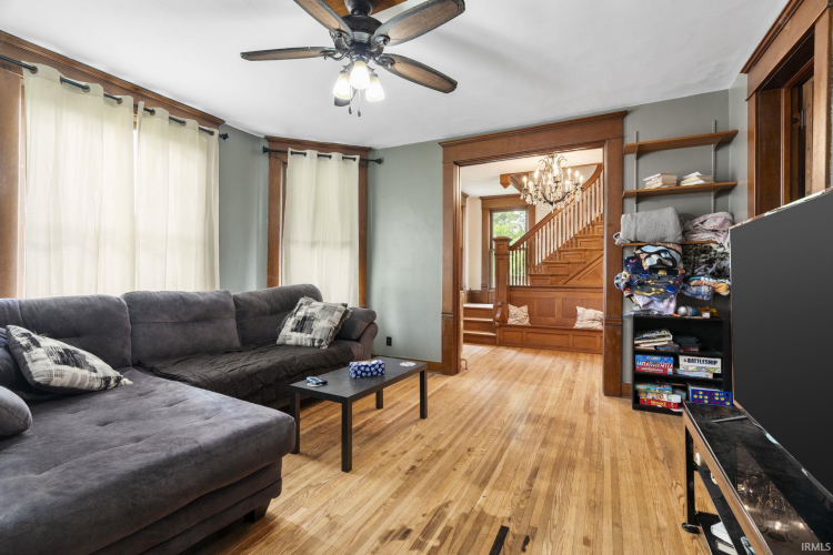 Listing Image 7