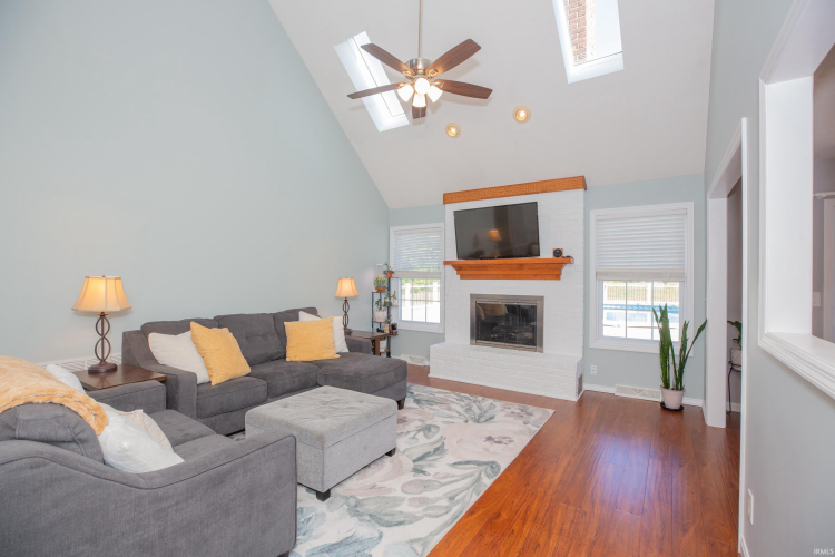 Listing Image 3