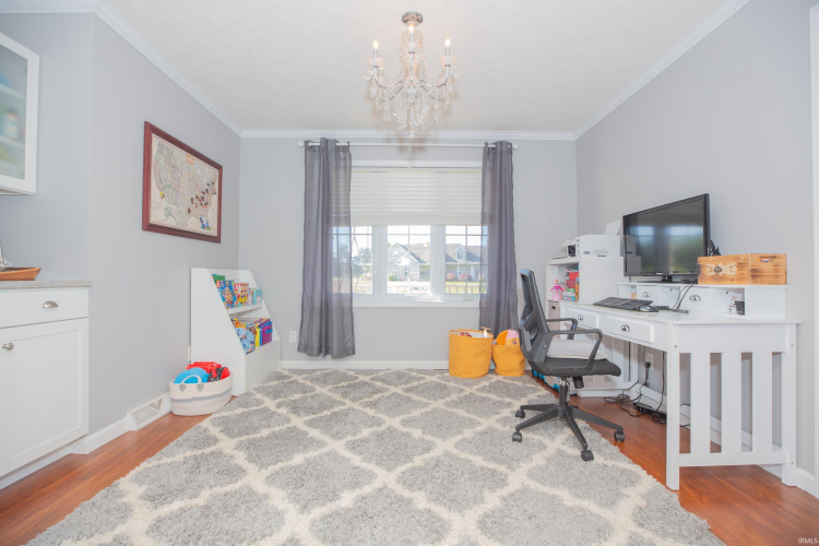 Listing Image 10