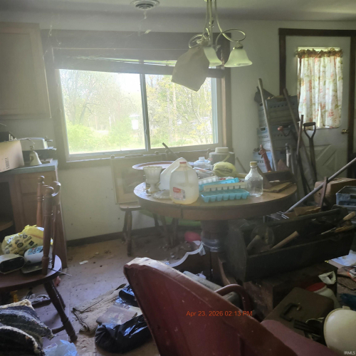 Listing Image 4