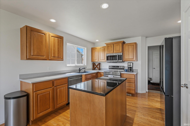 Listing Image 9