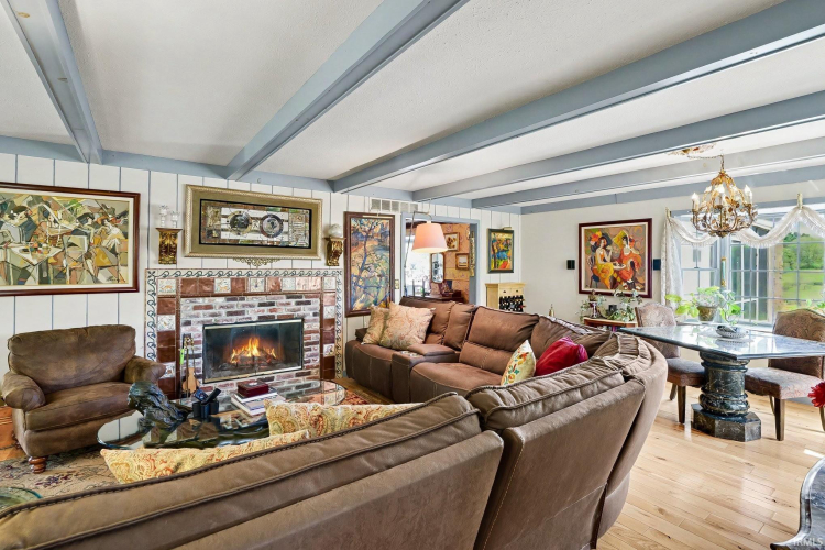 Listing Image 11
