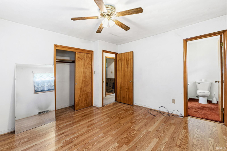 Listing Image 17