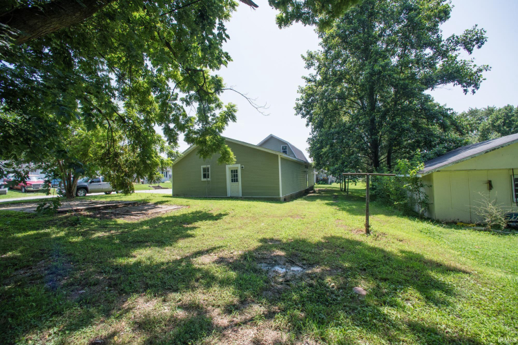 Listing Image 4