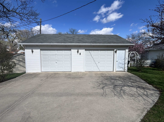 Listing Image 5