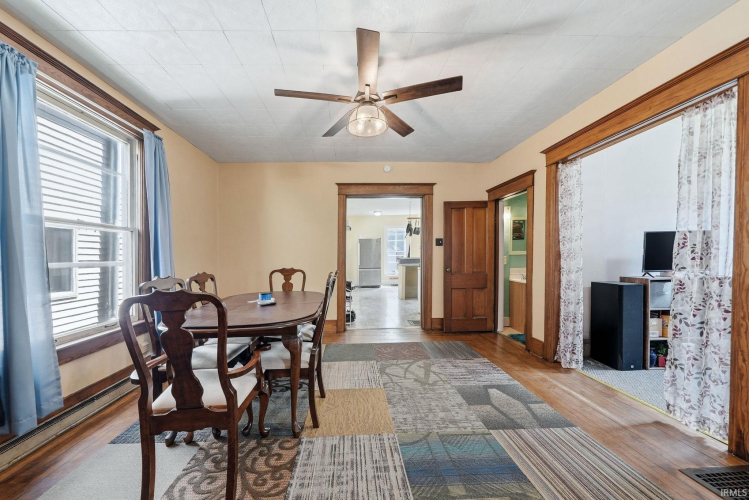 Listing Image 8