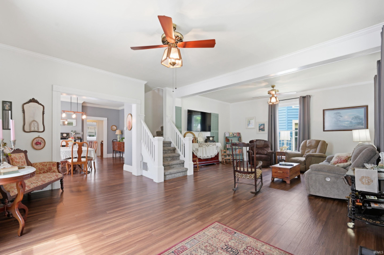 Listing Image 6