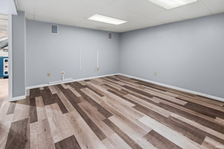 Listing Image 23